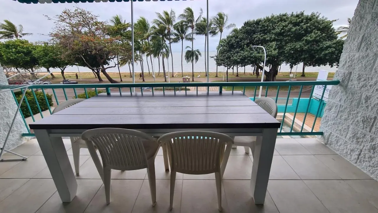 Emthree Seaside Apartments Townsville