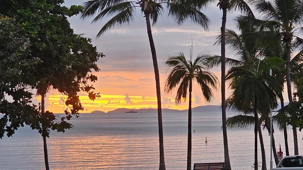 Emthree Seaside Apartments Townsville